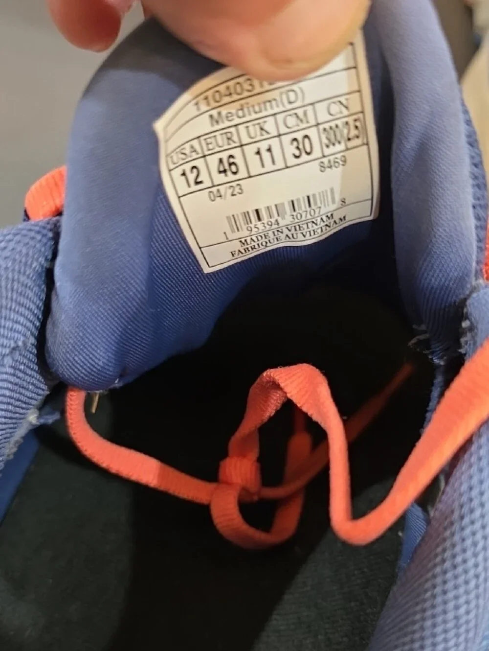 Brooks Cascadia 17 Men's Trail Sneakers in Blue, Orange & Cream Size 12